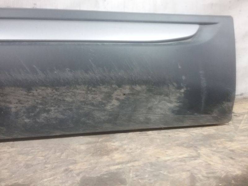 Накладка двери передней правой