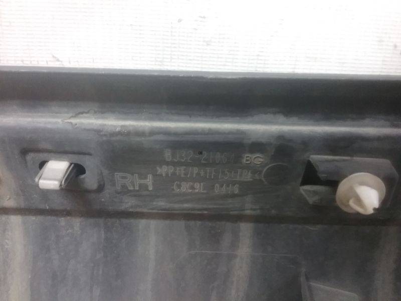 Накладка двери передней правой