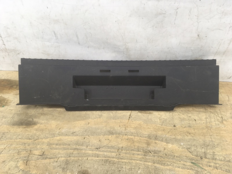 Кожух замка багажника