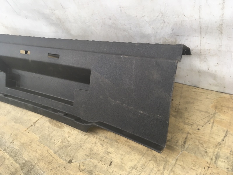 Кожух замка багажника