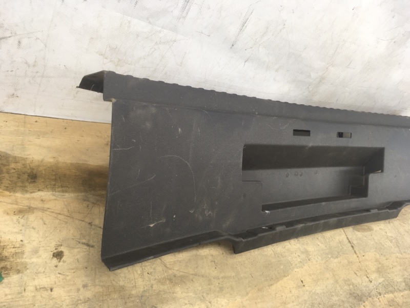 Кожух замка багажника