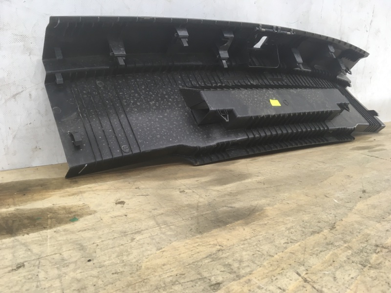 Кожух замка багажника