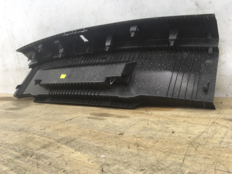 Кожух замка багажника