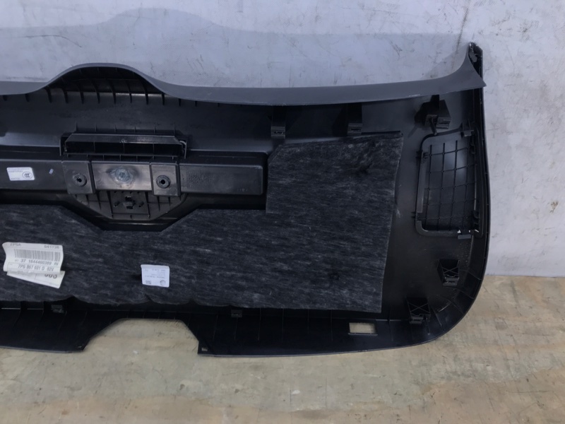 Обшивка крышки багажника