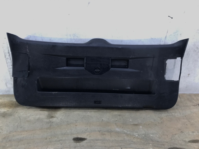 Обшивка крышки багажника