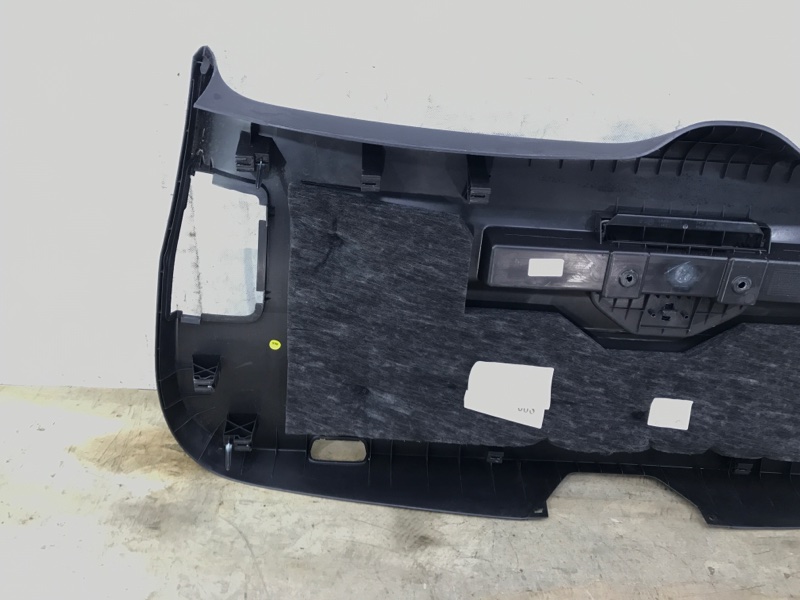 Обшивка крышки багажника