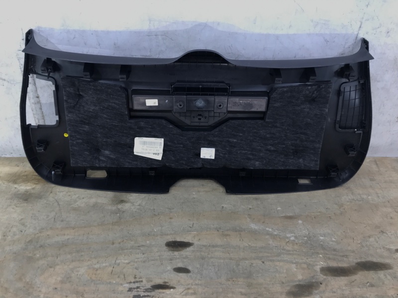 Обшивка крышки багажника