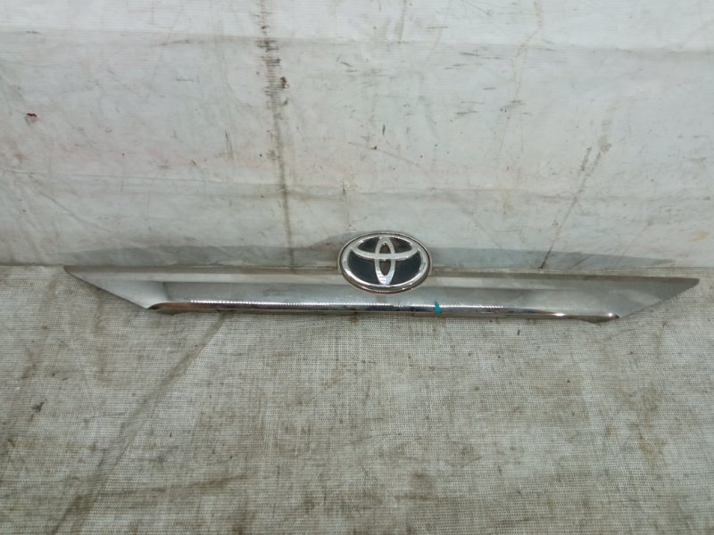 Накладка крышки багажника