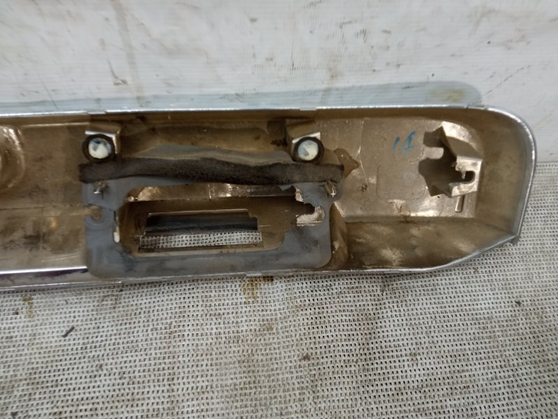 Накладка крышки багажника