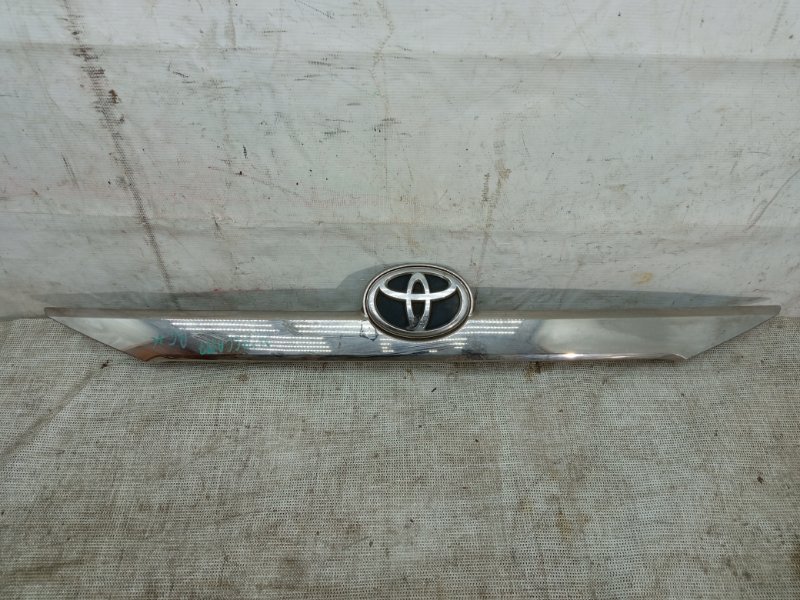 Накладка крышки багажника