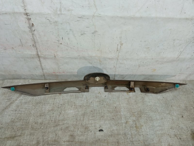 Накладка крышки багажника