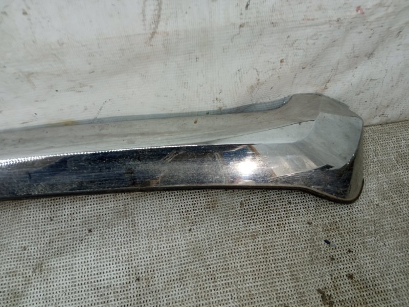 Молдинг капота