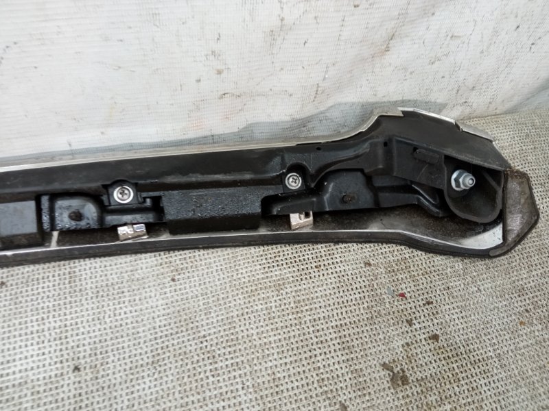 Молдинг капота