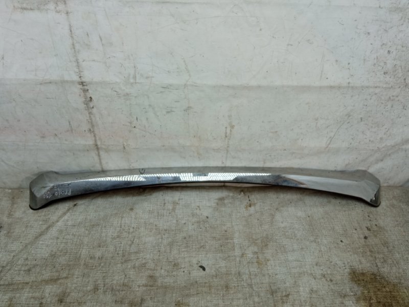 Молдинг капота