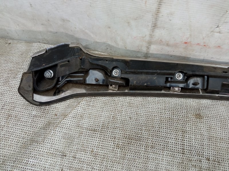 Молдинг капота