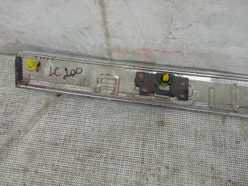 Накладка крышки багажника