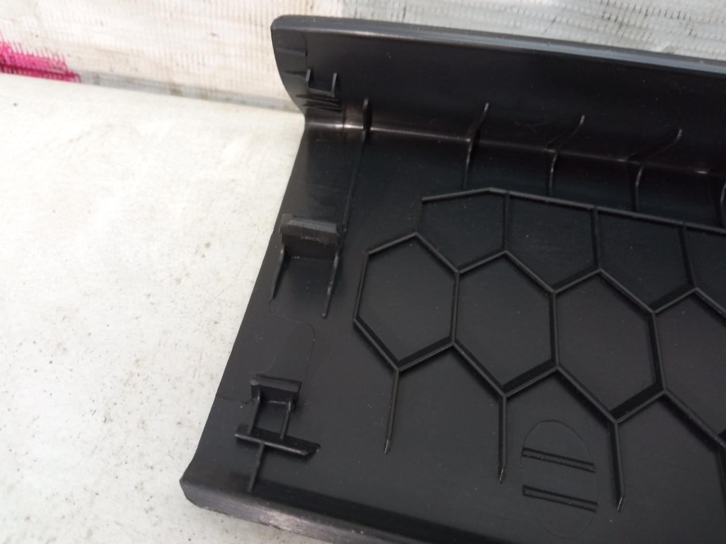 Обшивка багажника