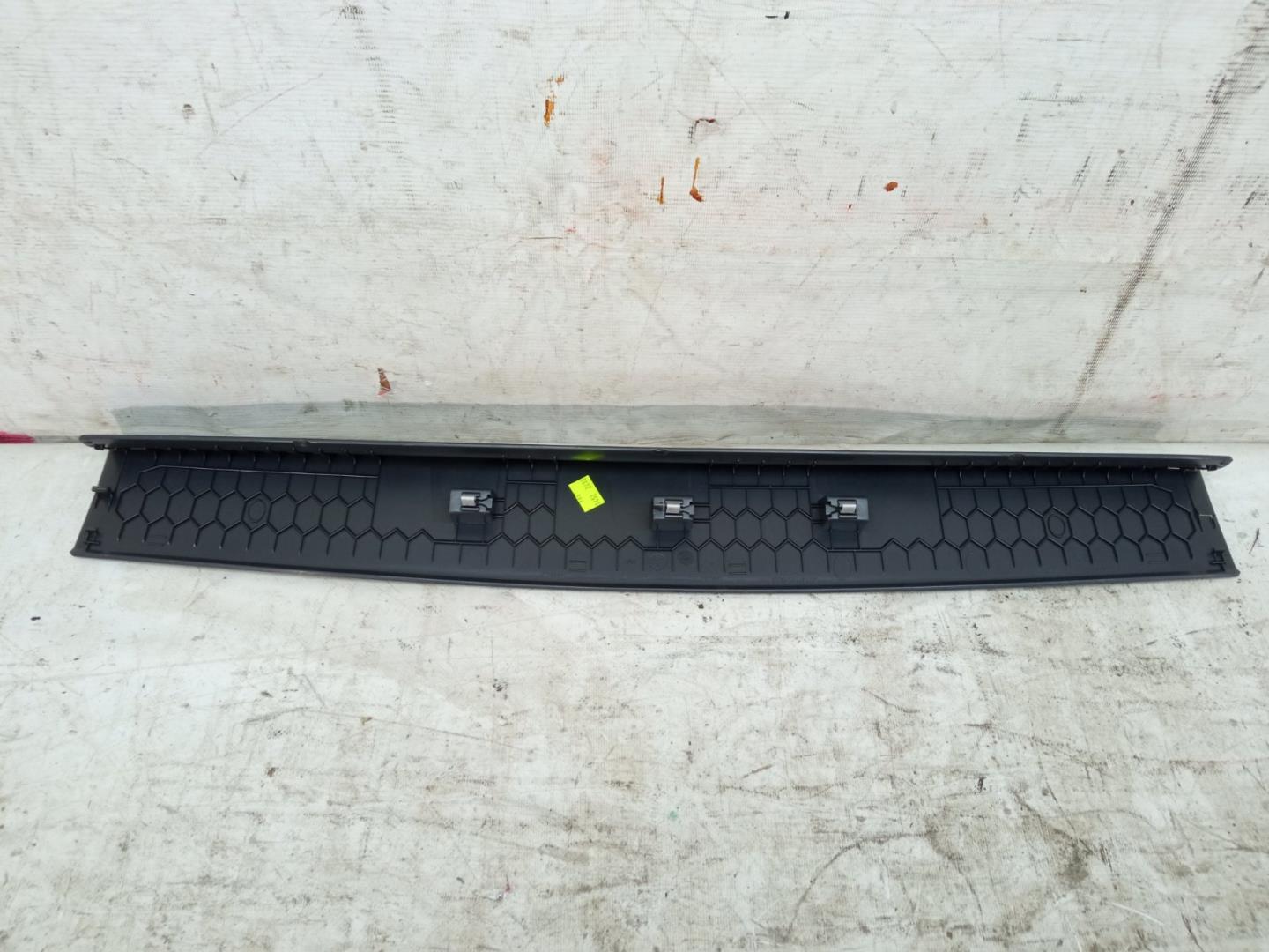 Обшивка багажника