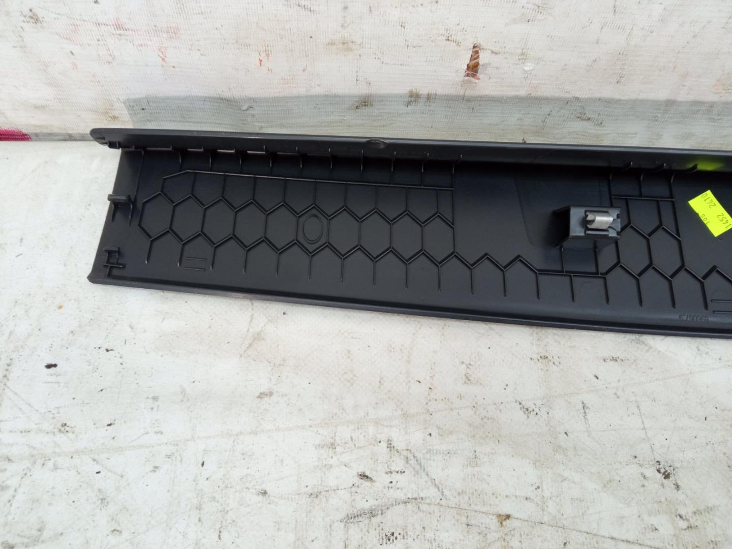 Обшивка багажника