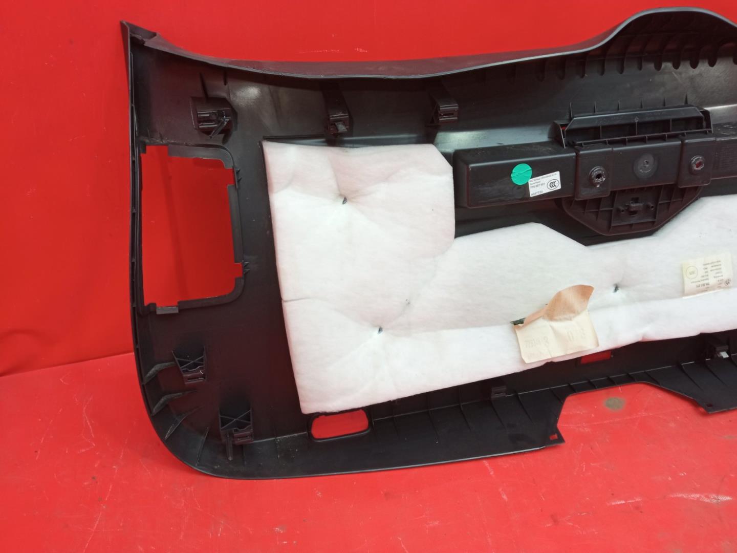 Обшивка крышки багажника