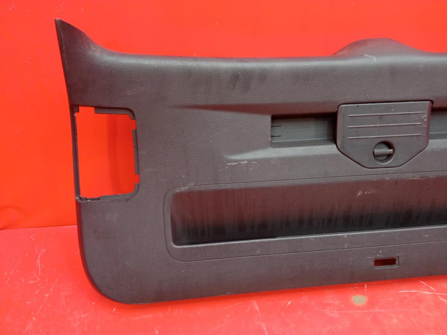 Обшивка крышки багажника