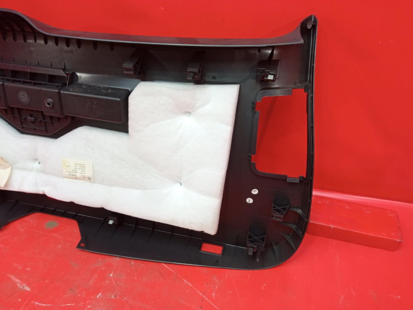 Обшивка крышки багажника