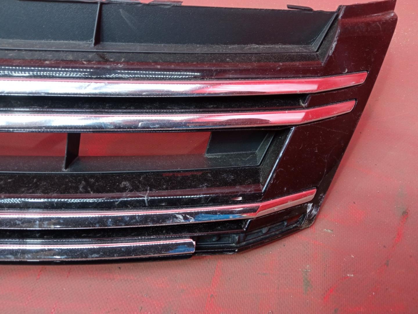 Накладка на решетку радиатора