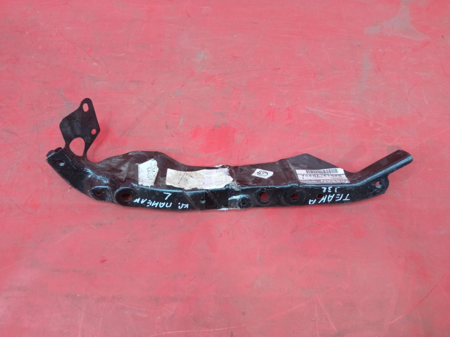 Кронштейн крепежный вспомогательный (разного назначения)