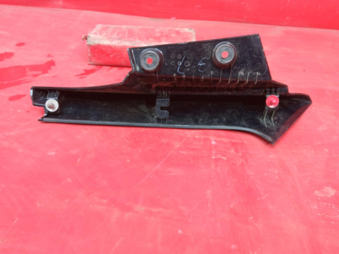 Накладка крышки багажника