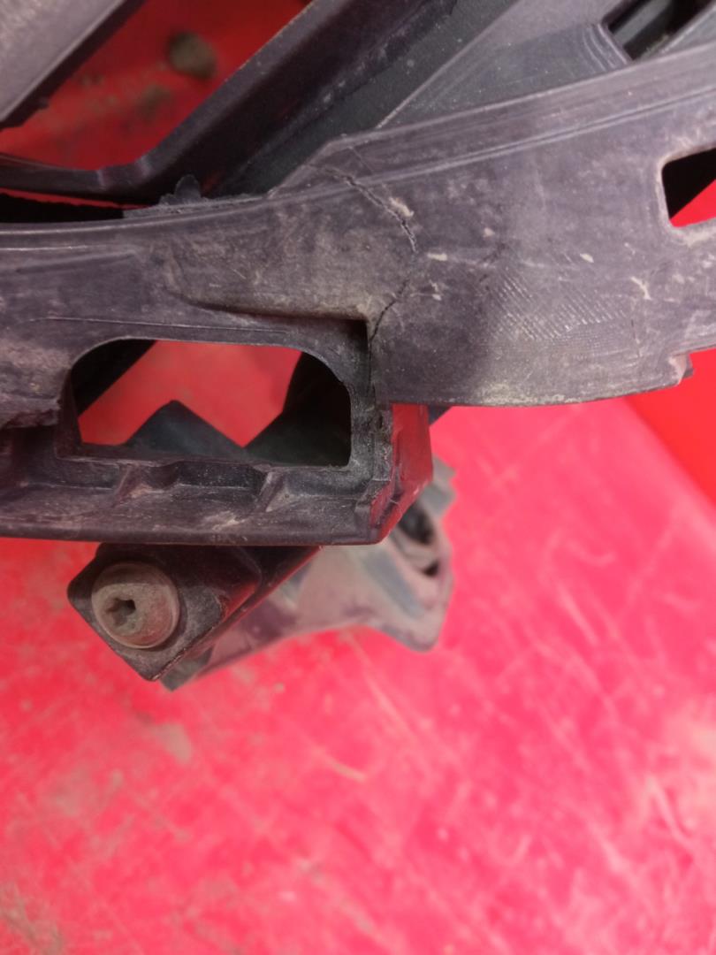 Жалюзи (воздуховод) бампера переднего