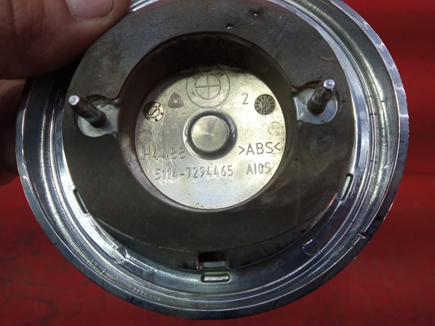 Эмблема на крышку багажника