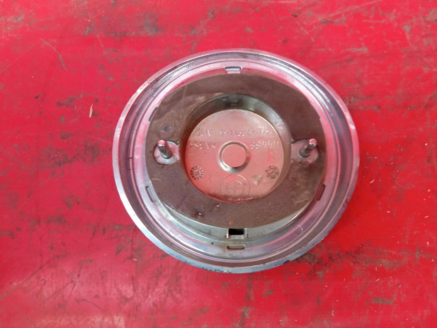 Эмблема на крышку багажника