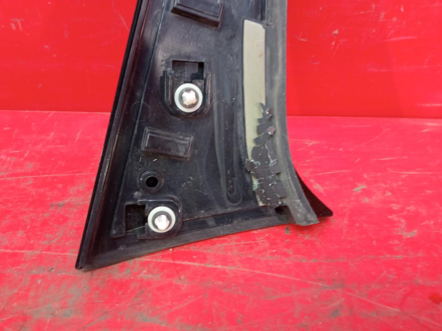 Накладка спойлера