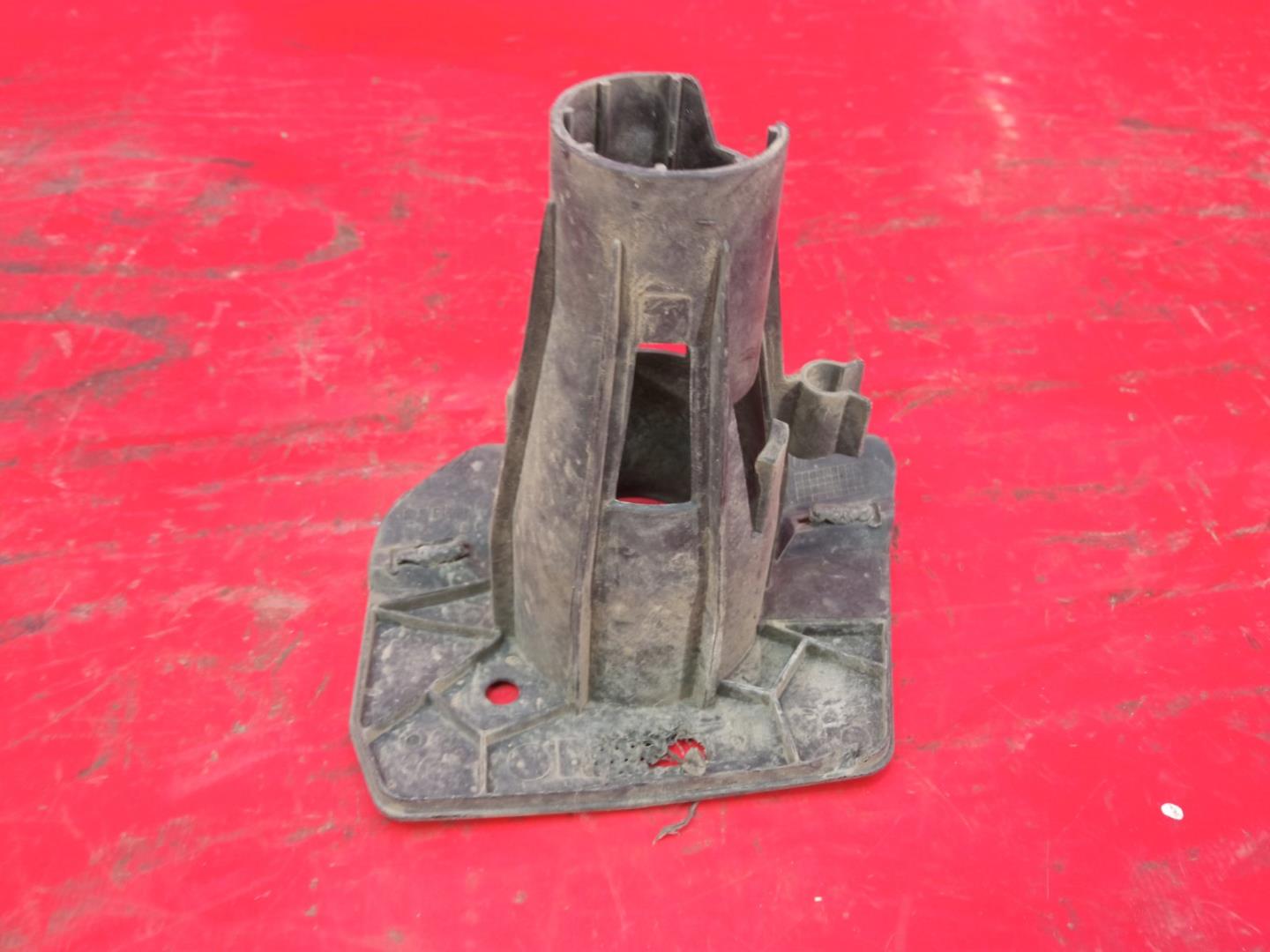 Кронштейн форсунки омывателя фары