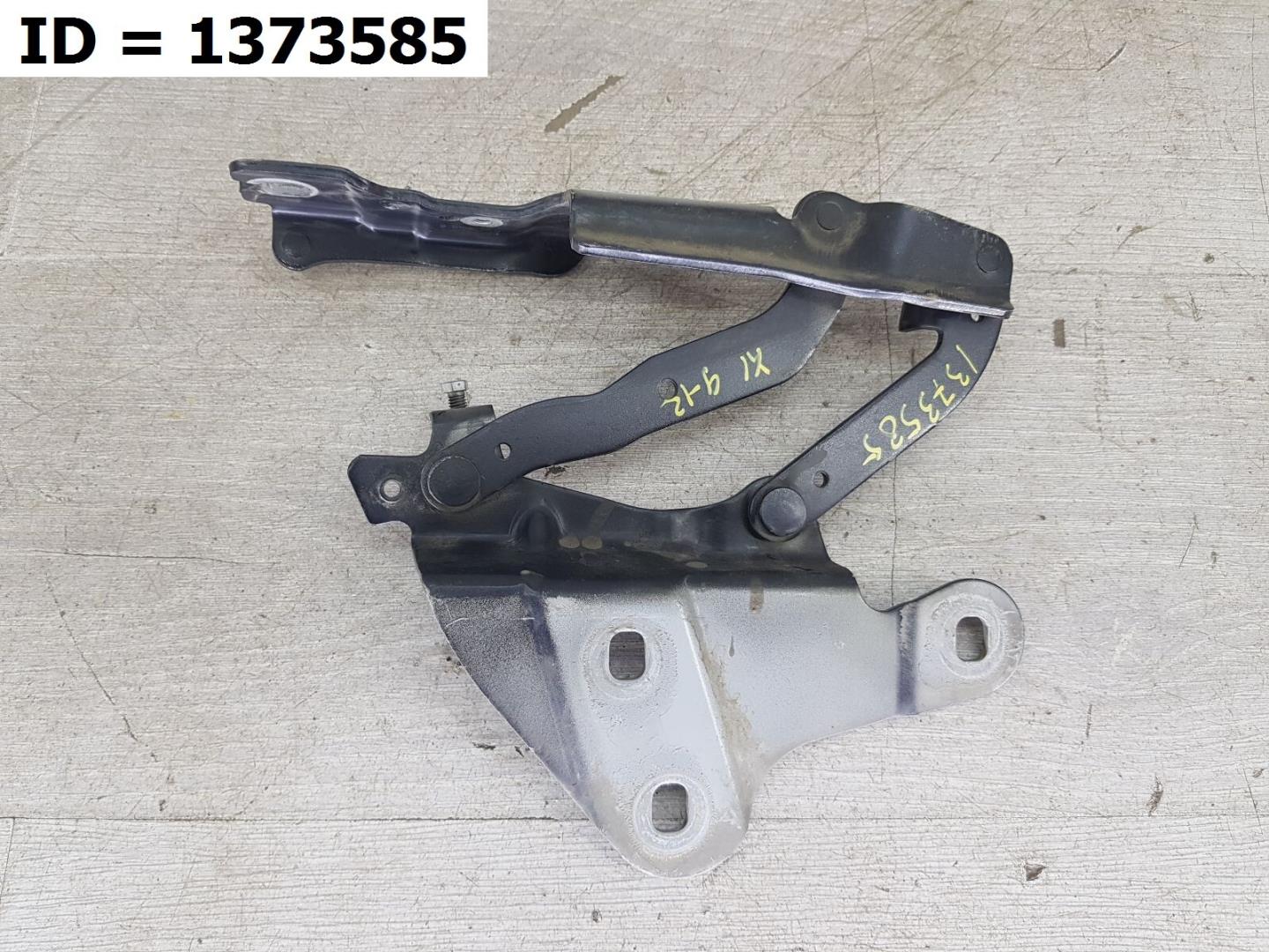 Петля капота