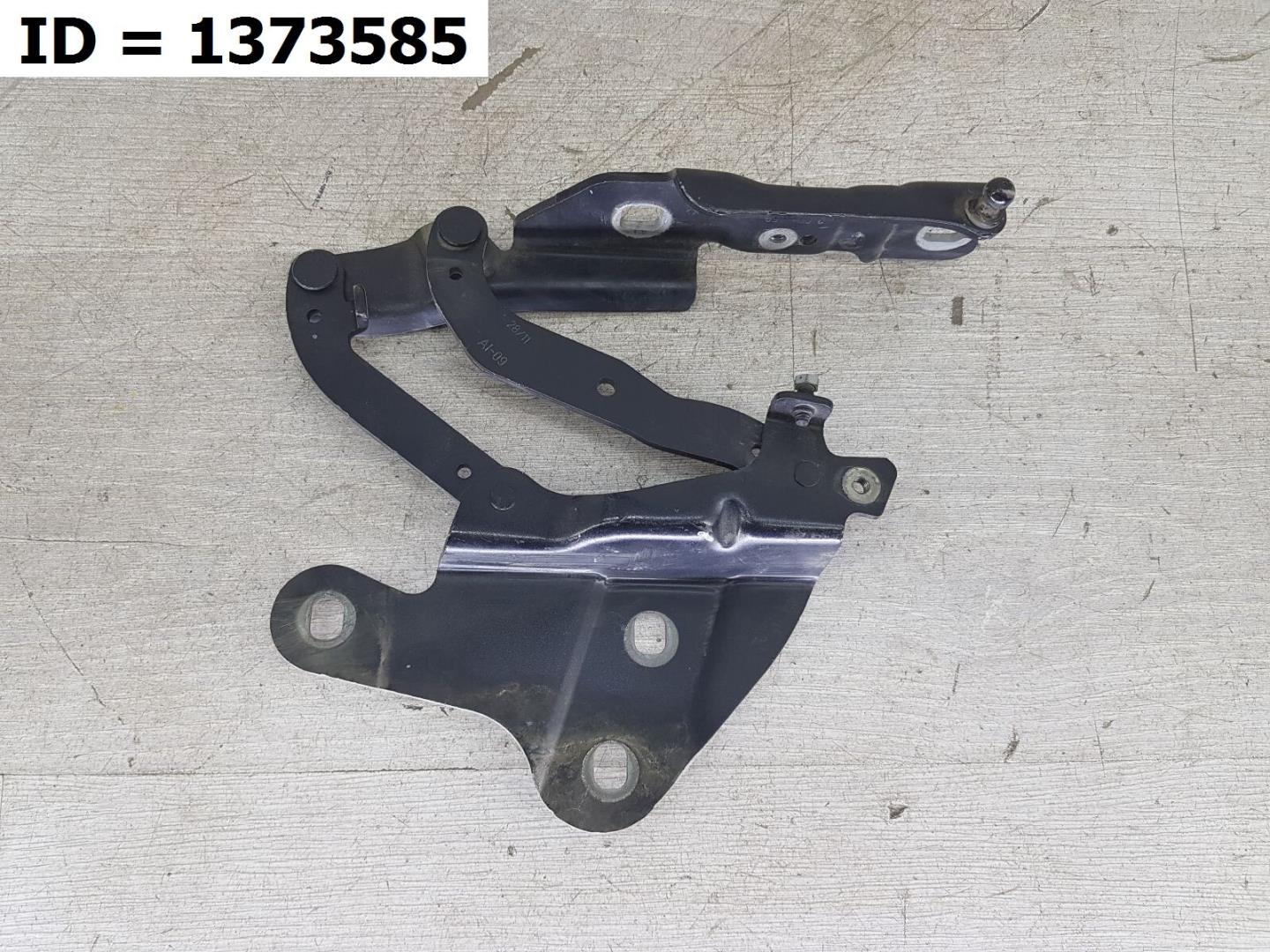 Петля капота