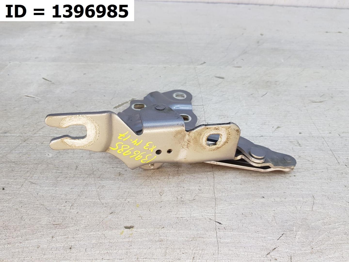 Петля капота