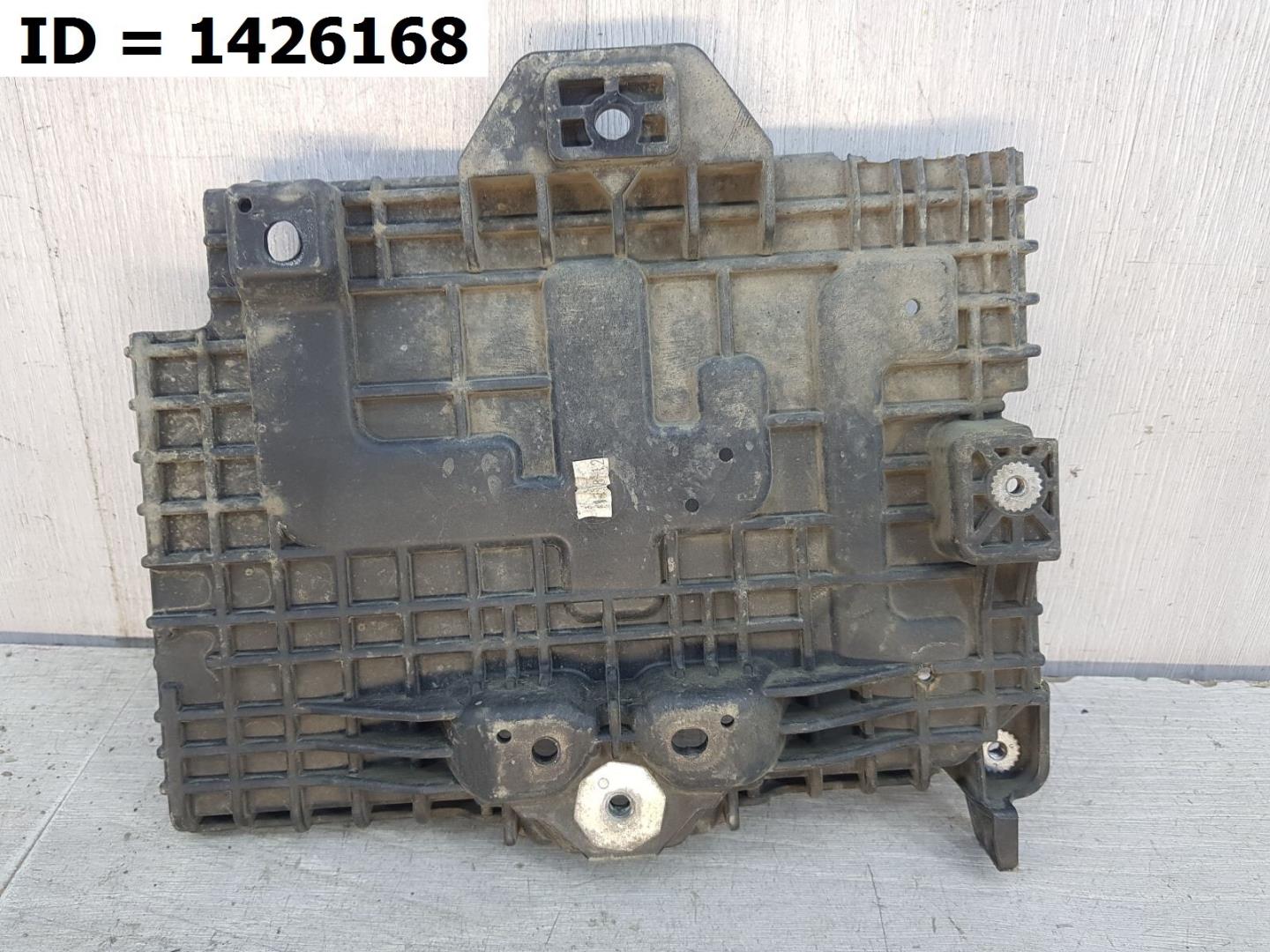 Площадка под аккумулятор (АКБ)