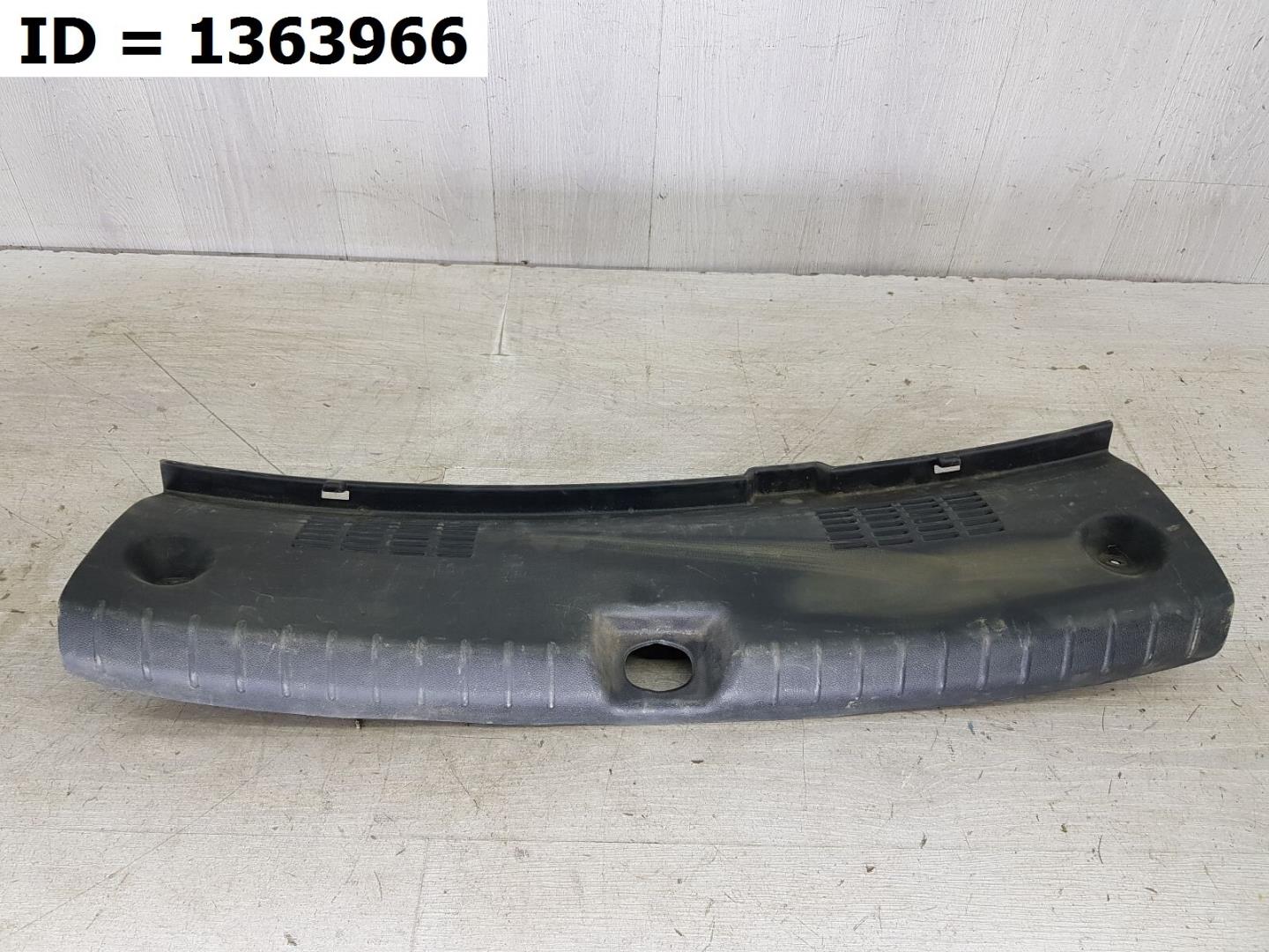 Кожух замка багажника