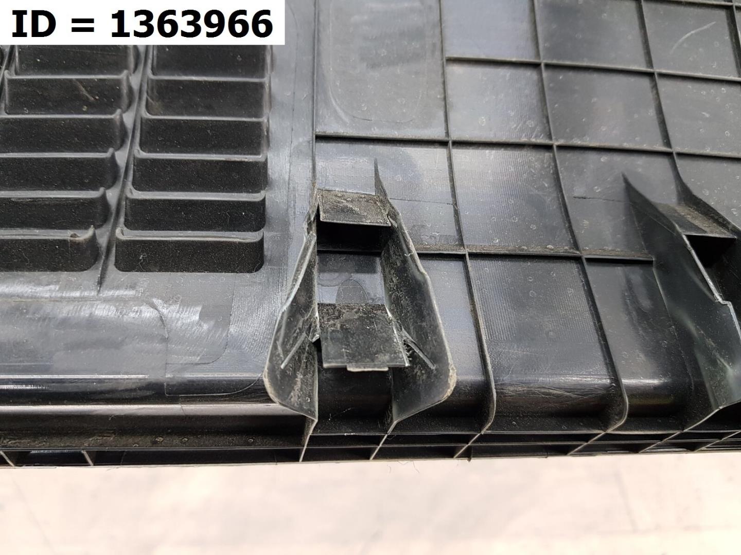 Кожух замка багажника