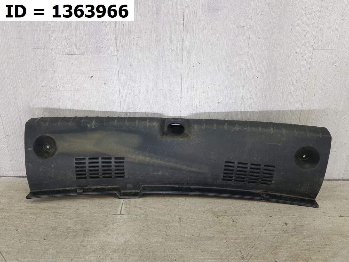 Кожух замка багажника