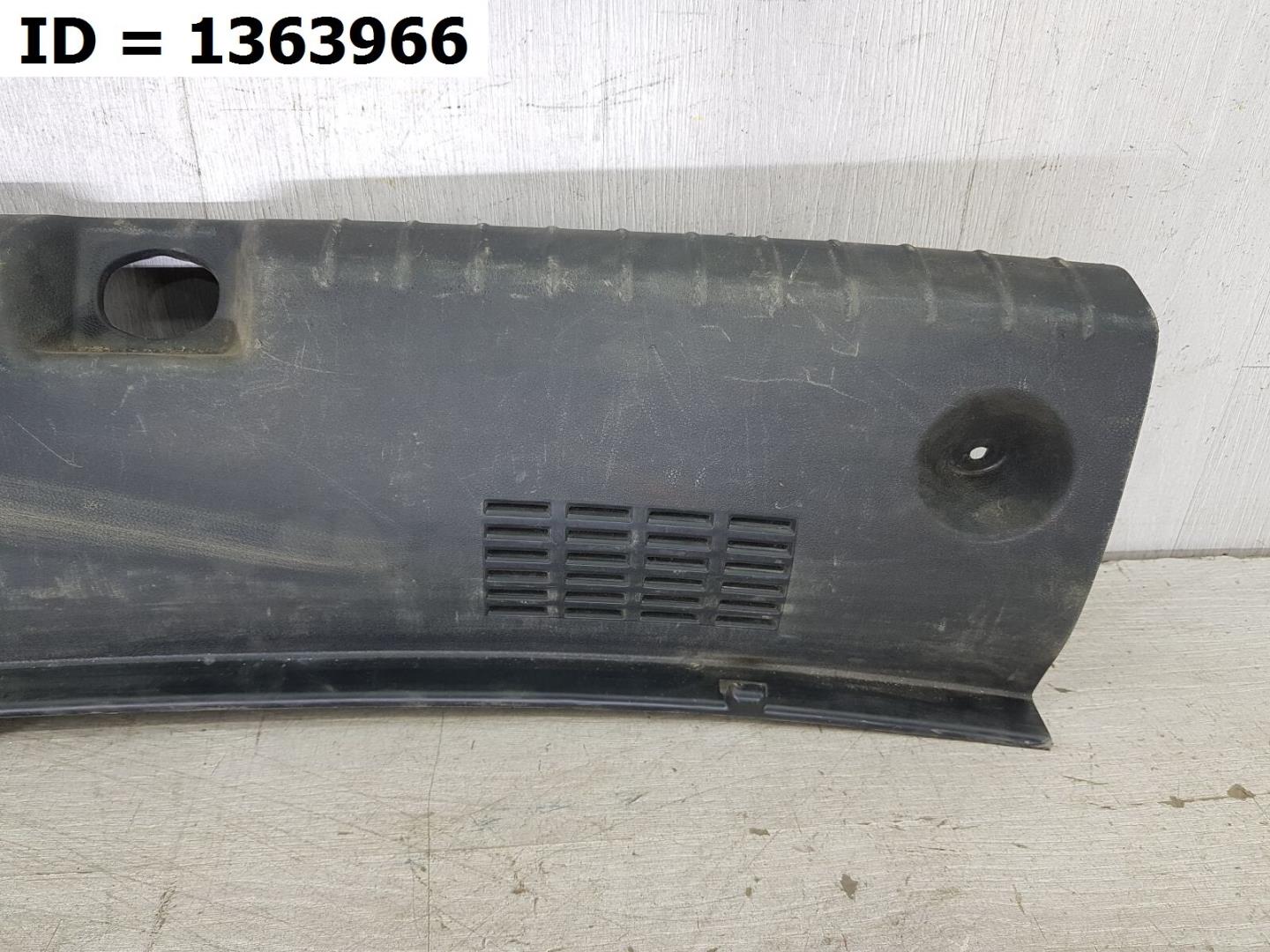 Кожух замка багажника