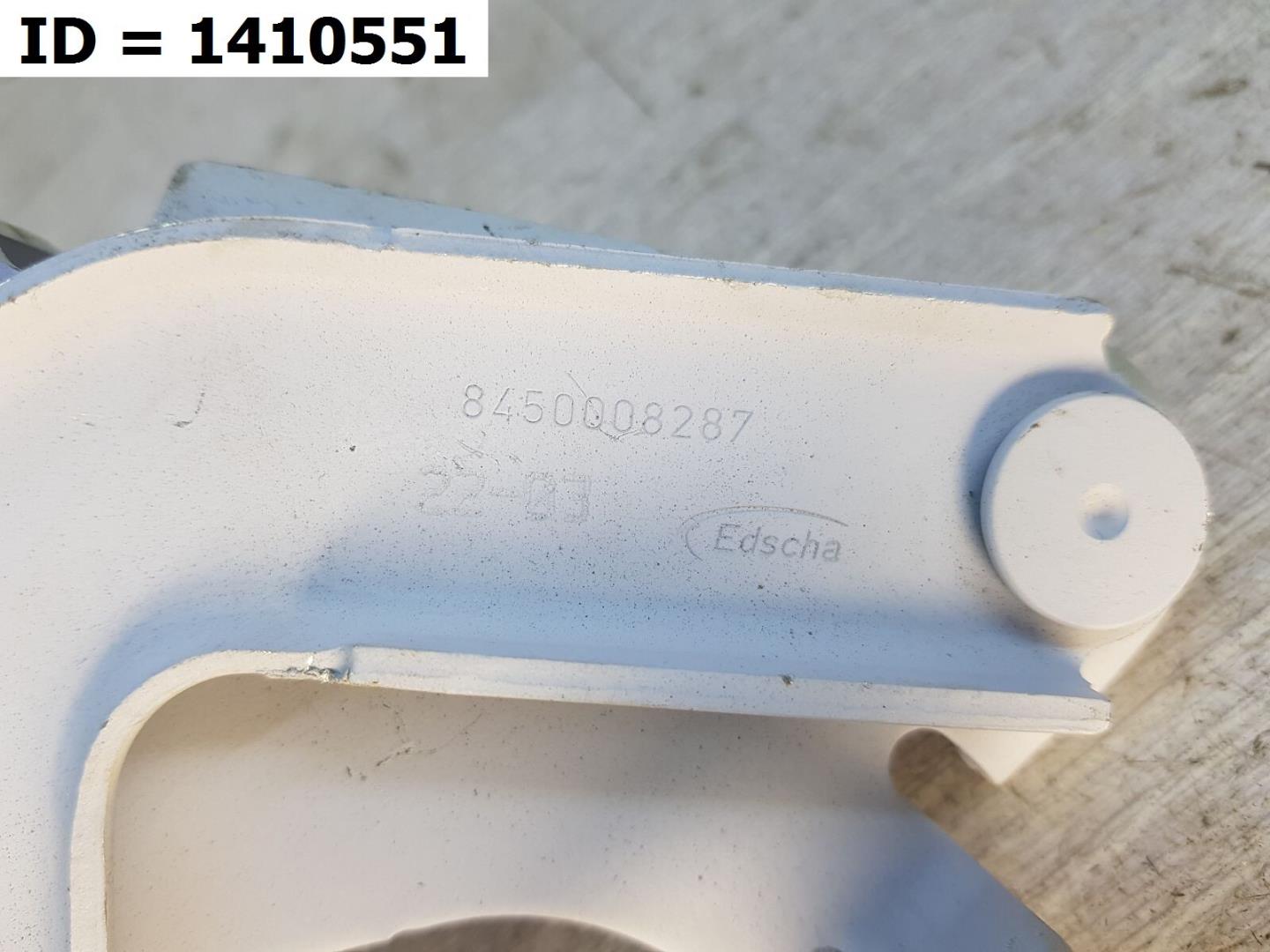 Петля капота