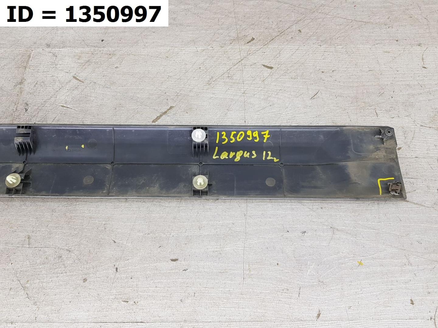 Молдинг двери для Largus / Largus Cross (R90) 2012-2022