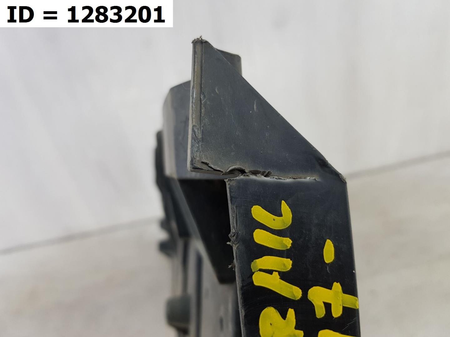 Пыльник переднего бампера