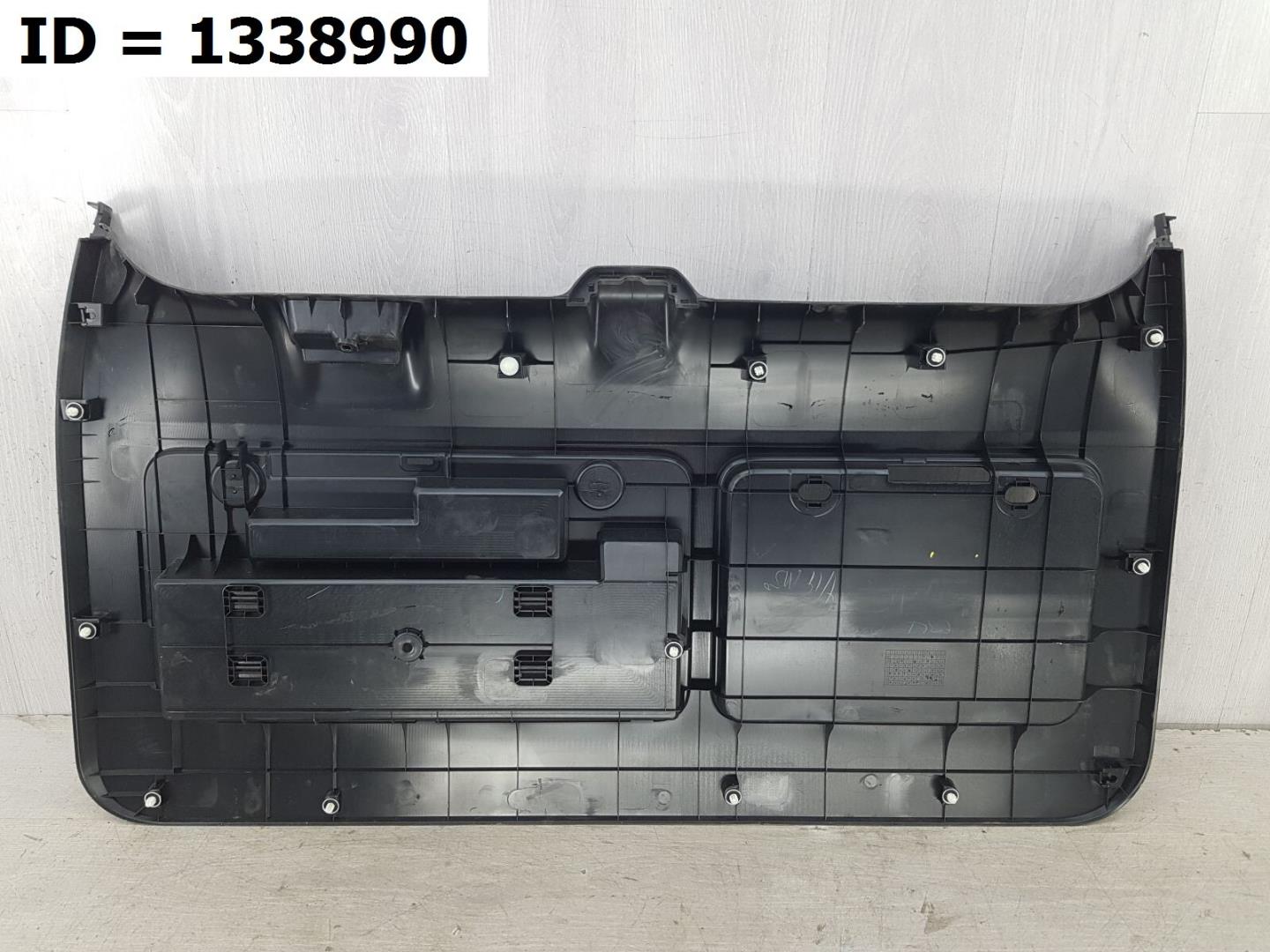 Обшивка крышки багажника