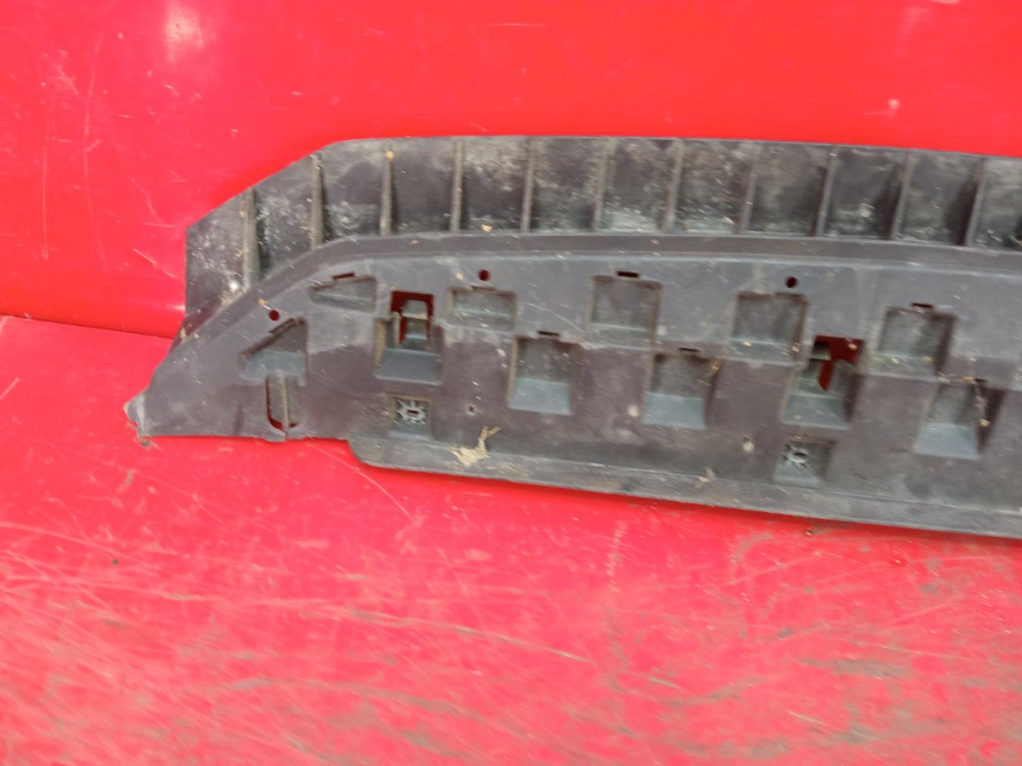 Пыльник переднего бампера