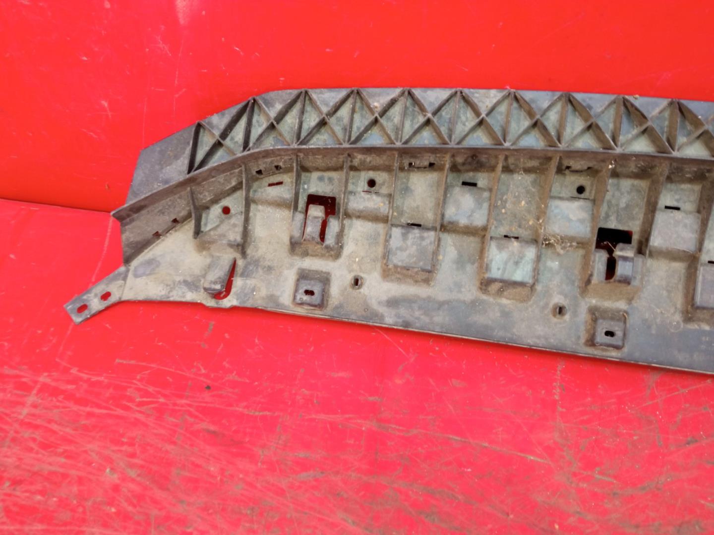 Пыльник переднего бампера