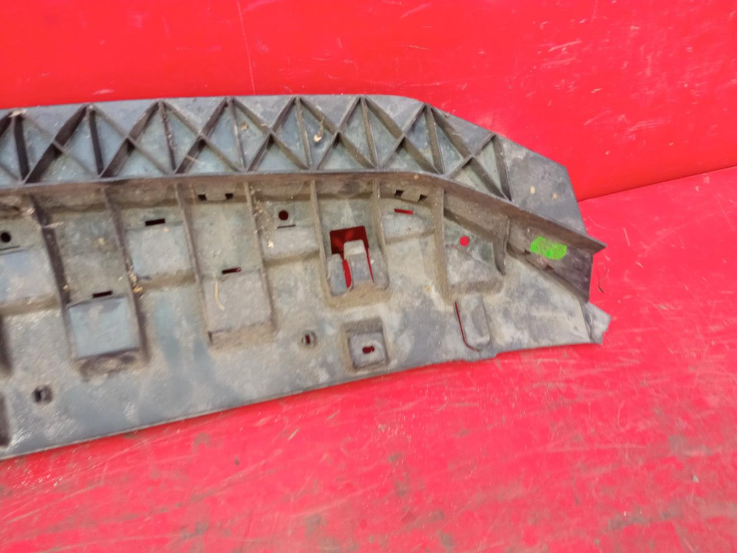 Пыльник переднего бампера