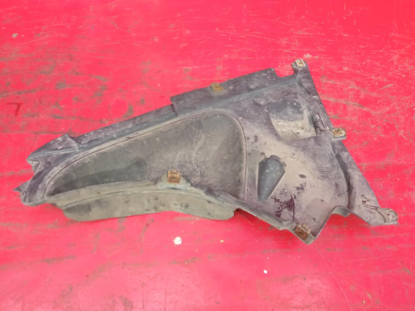 Пыльник переднего бампера